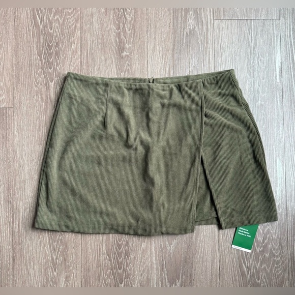 Halara High Waisted Back Zipper Split Hem 2-in-1 Corduroy Casual Skirt - Picture 4 of 11